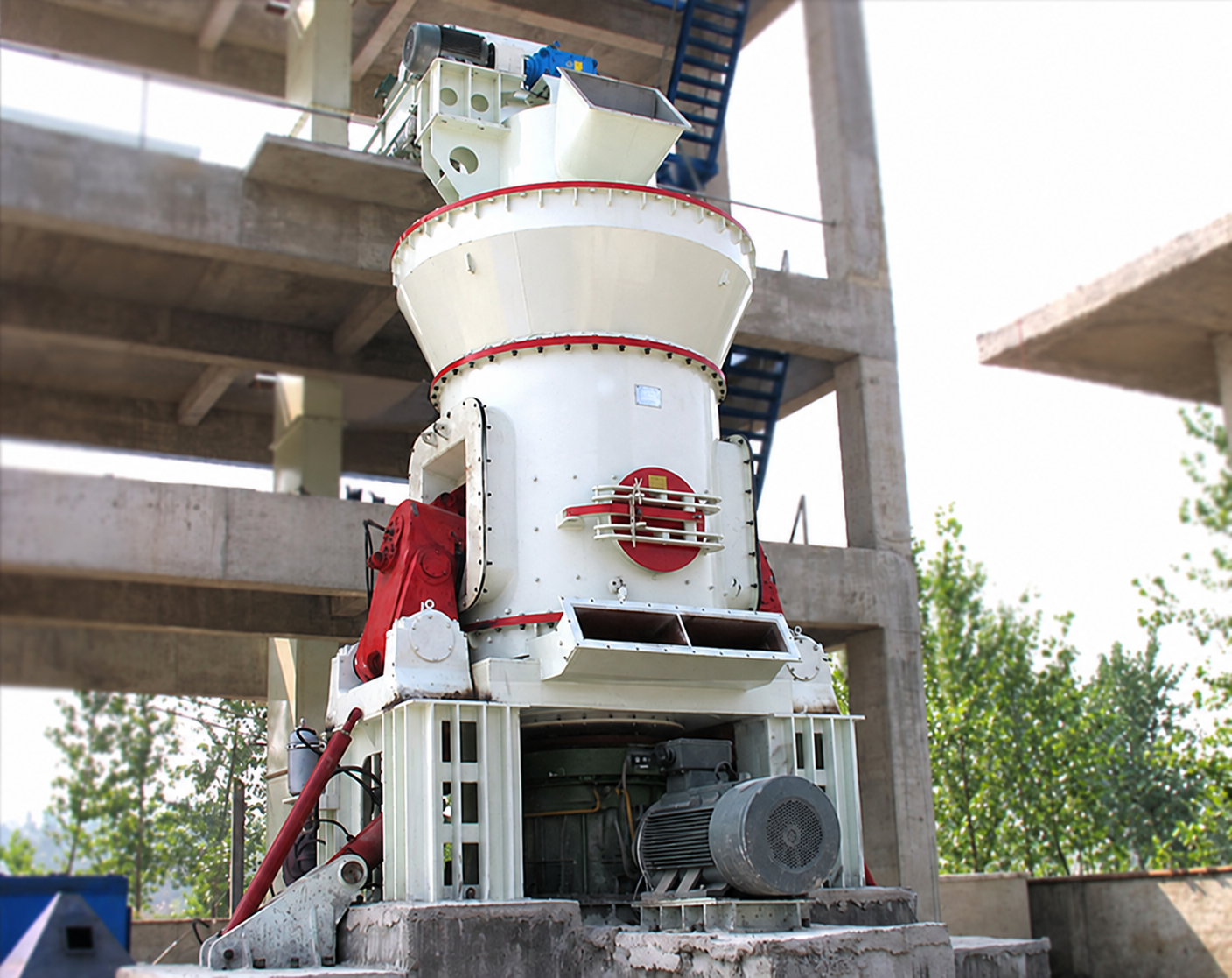 A vertical roller mill photographed at an installation site.